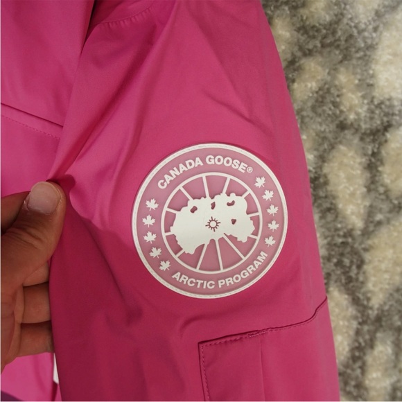 Canada Goose Women's Mordaga Rain Jacket in Summit Pink Size Medium 8801L1 $970 - Picture 7 of 16